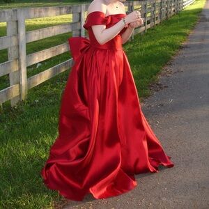 Elegant Red Off-Shoulder Prom Dress